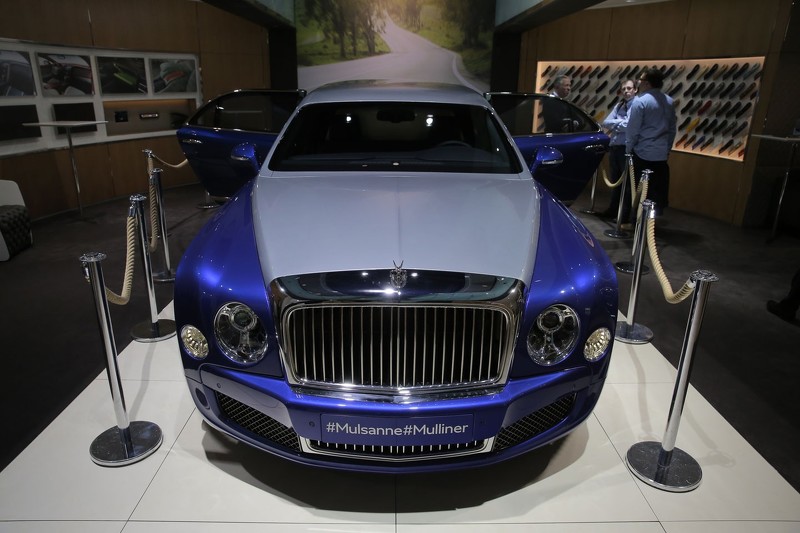 6,5-метрово Bentley Mulsanne акостира в Женева